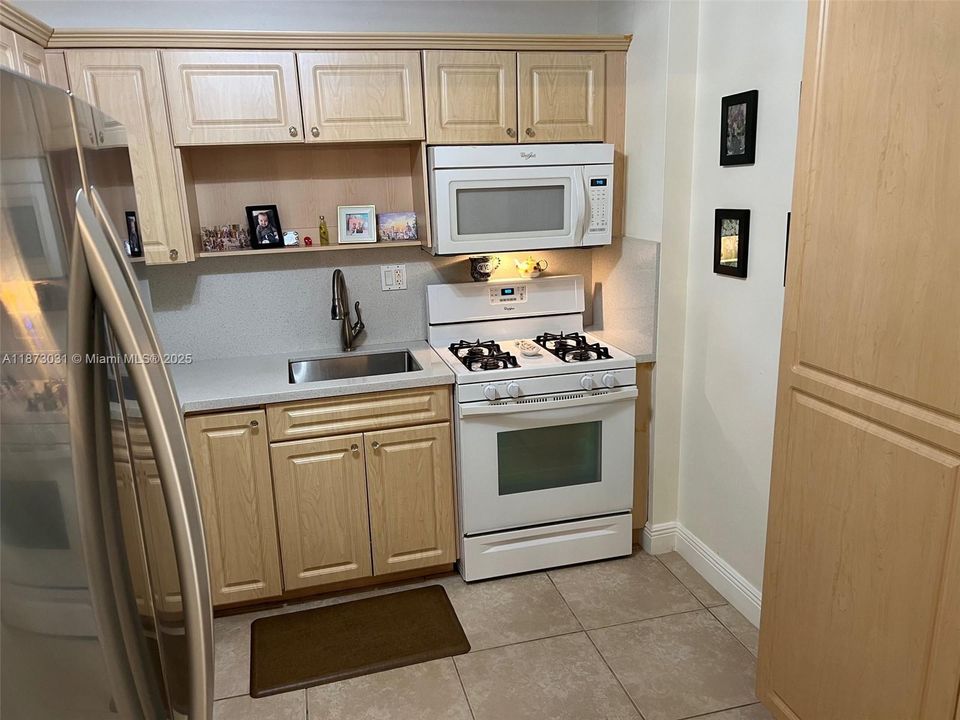 Activo con contrato: $2,250 (2 camas, 1 baños, 1077 Pies cuadrados)