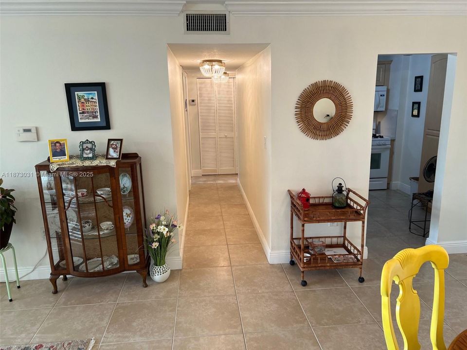 Activo con contrato: $2,250 (2 camas, 1 baños, 1077 Pies cuadrados)