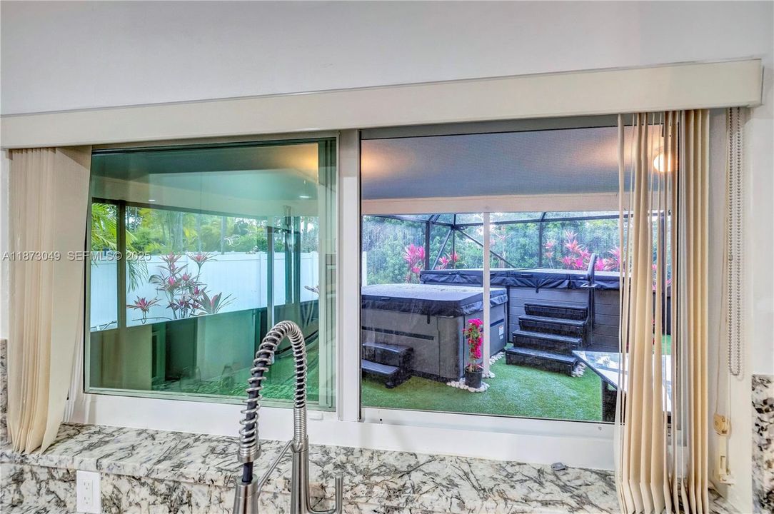 На продажу: $1,149,995 (6 спален, 4 ванн, 3424 Квадратных фут)