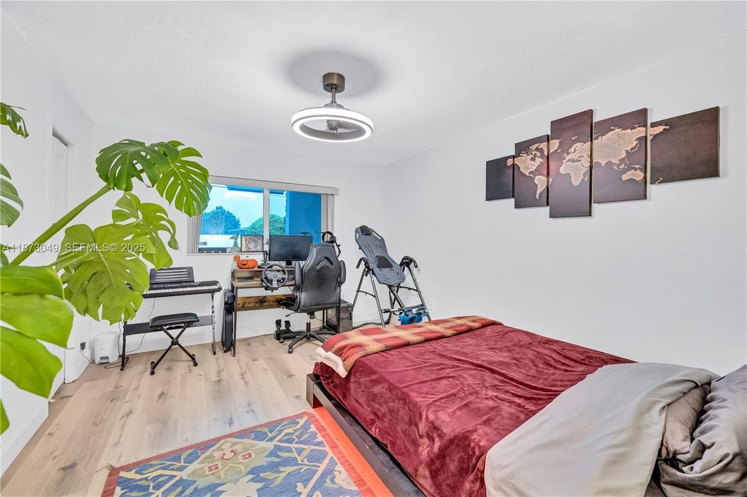 На продажу: $1,149,995 (6 спален, 4 ванн, 3424 Квадратных фут)