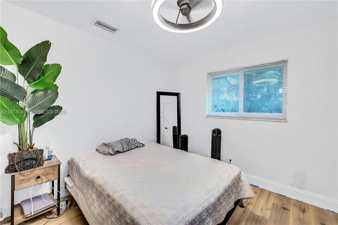 На продажу: $1,149,995 (6 спален, 4 ванн, 3424 Квадратных фут)