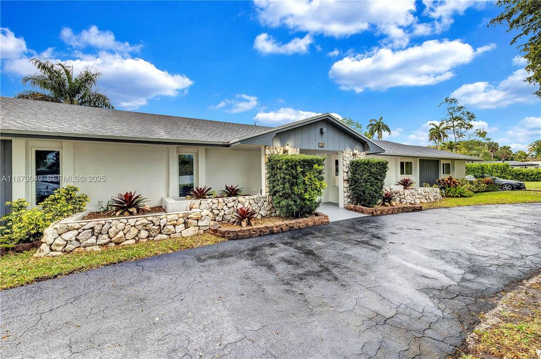 На продажу: $1,149,995 (6 спален, 4 ванн, 3424 Квадратных фут)