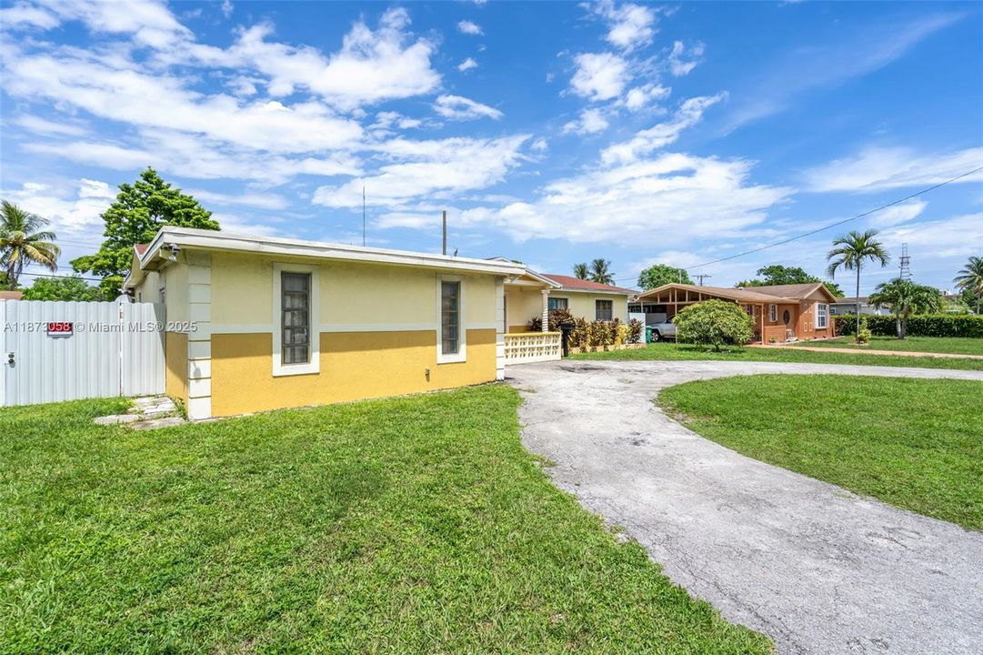 合同活跃: $419,900 (3 贝兹, 2 浴室, 2031 平方英尺)