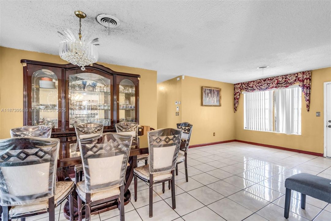 合同活跃: $419,900 (3 贝兹, 2 浴室, 2031 平方英尺)