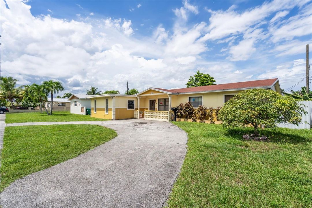 合同活跃: $419,900 (3 贝兹, 2 浴室, 2031 平方英尺)