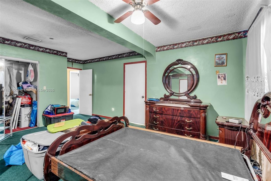 合同活跃: $419,900 (3 贝兹, 2 浴室, 2031 平方英尺)