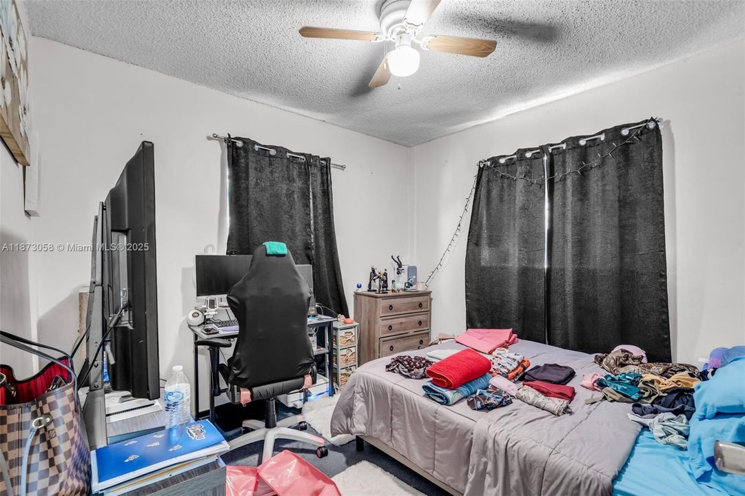 合同活跃: $419,900 (3 贝兹, 2 浴室, 2031 平方英尺)