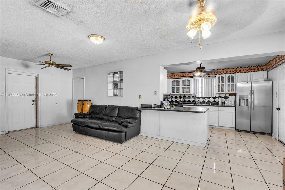 合同活跃: $419,900 (3 贝兹, 2 浴室, 2031 平方英尺)