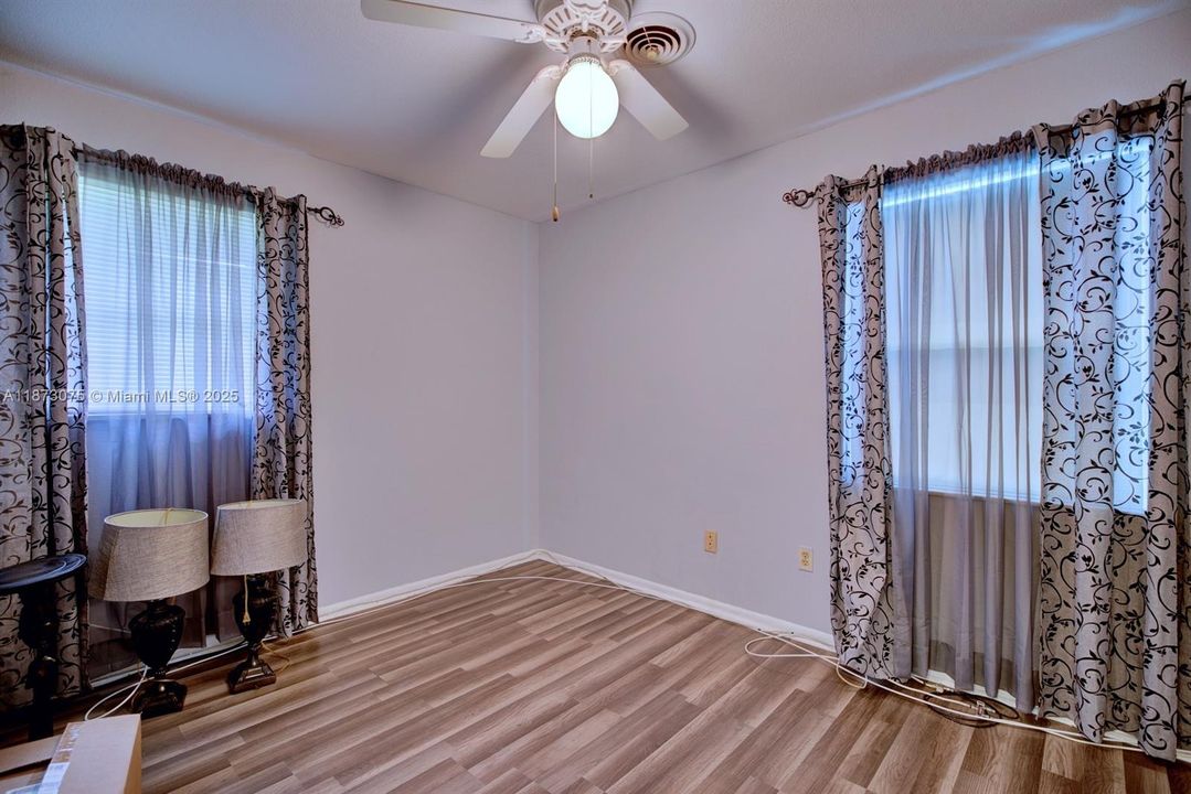 For Sale: $307,000 (4 beds, 2 baths, 1794 Square Feet)