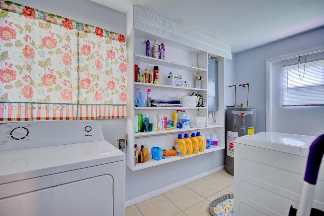 For Sale: $307,000 (4 beds, 2 baths, 1794 Square Feet)