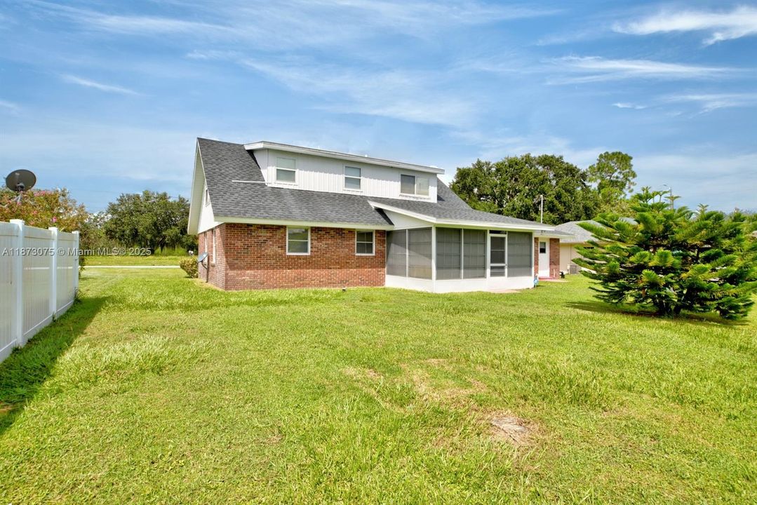 For Sale: $307,000 (4 beds, 2 baths, 1794 Square Feet)