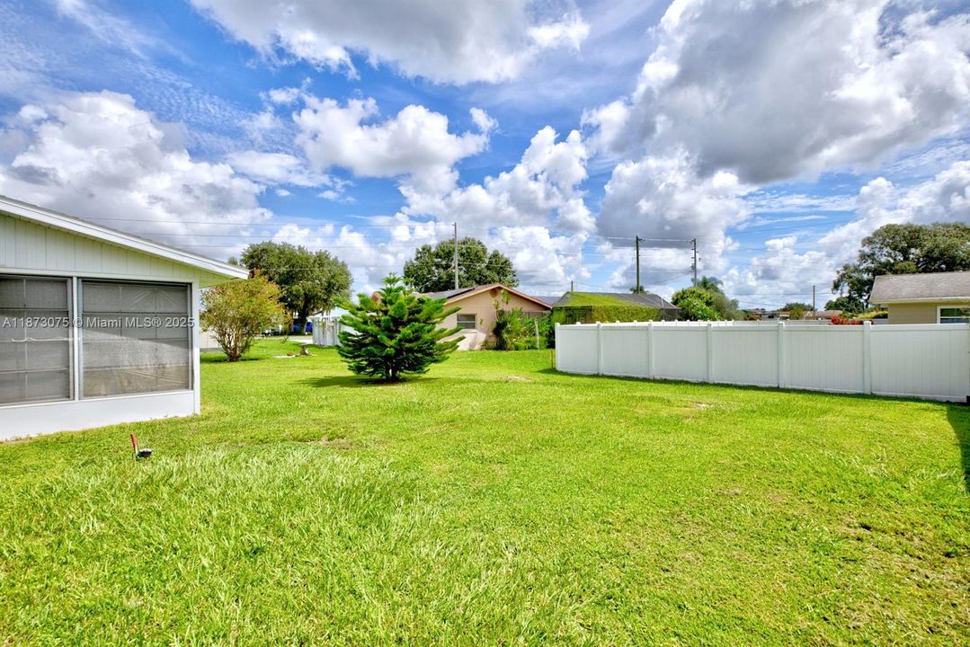 For Sale: $307,000 (4 beds, 2 baths, 1794 Square Feet)