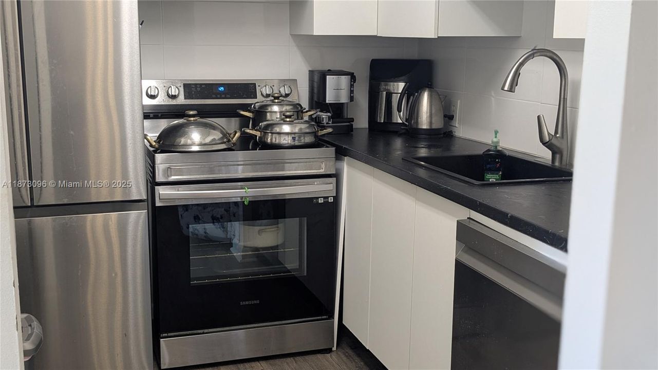 待售: $109,999 (1 贝兹, 1 浴室, 720 平方英尺)