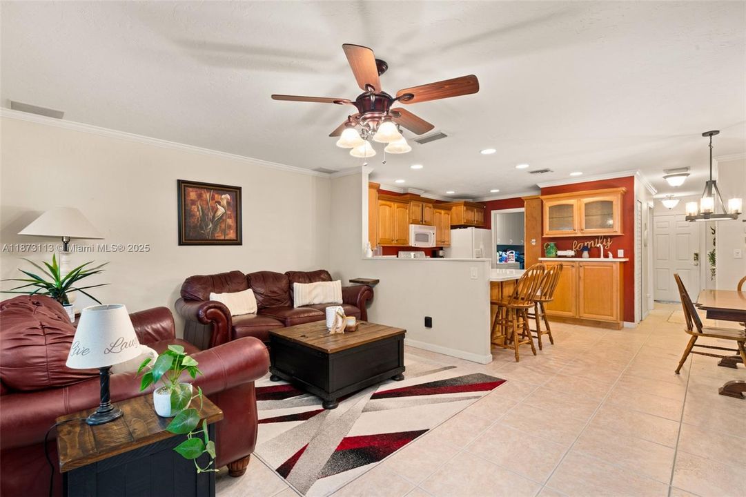 待售: $159,900 (2 贝兹, 2 浴室, 1482 平方英尺)