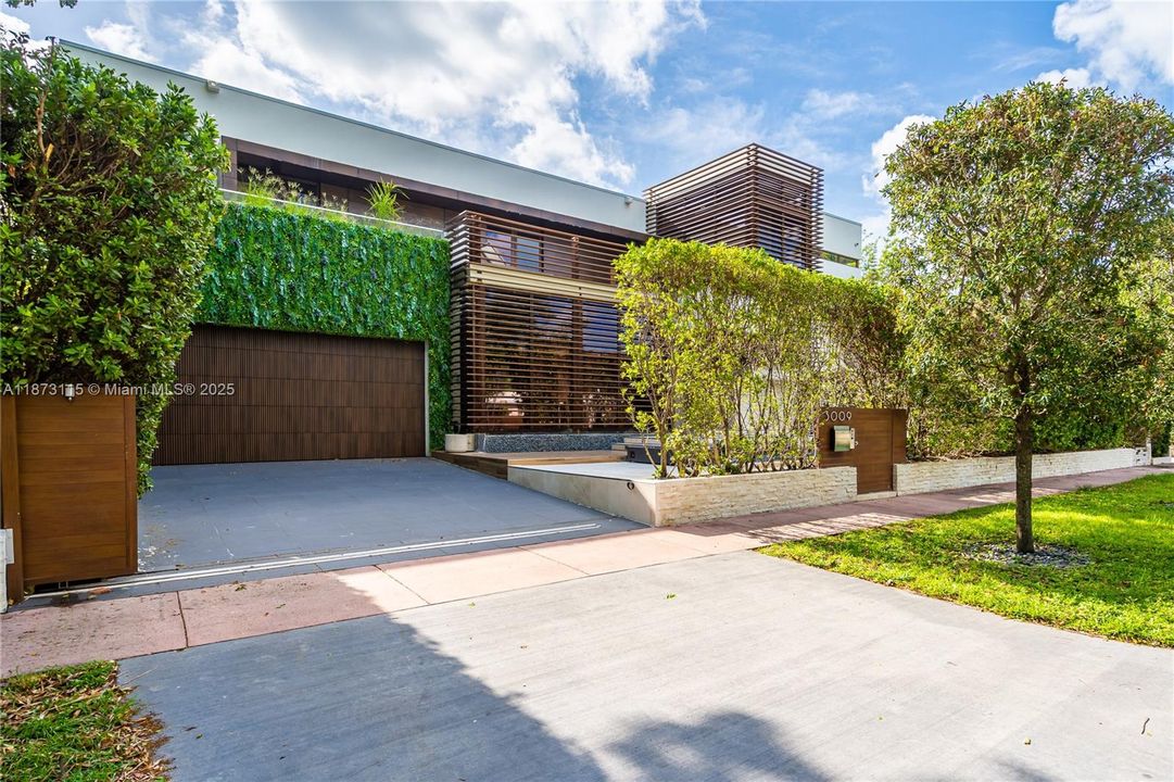 Active With Contract: $50,000 (4 beds, 4 baths, 5119 Square Feet)