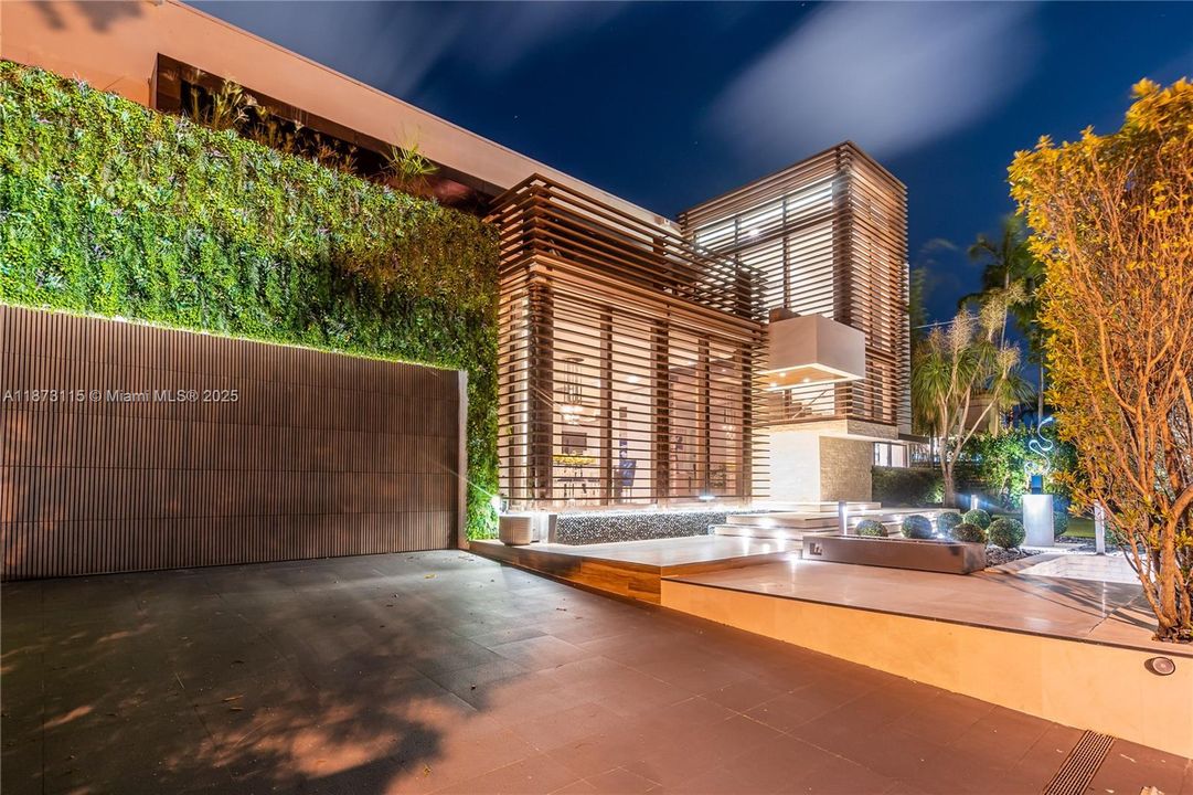 Active With Contract: $50,000 (4 beds, 4 baths, 5119 Square Feet)