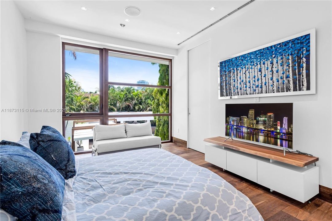 Active With Contract: $50,000 (4 beds, 4 baths, 5119 Square Feet)