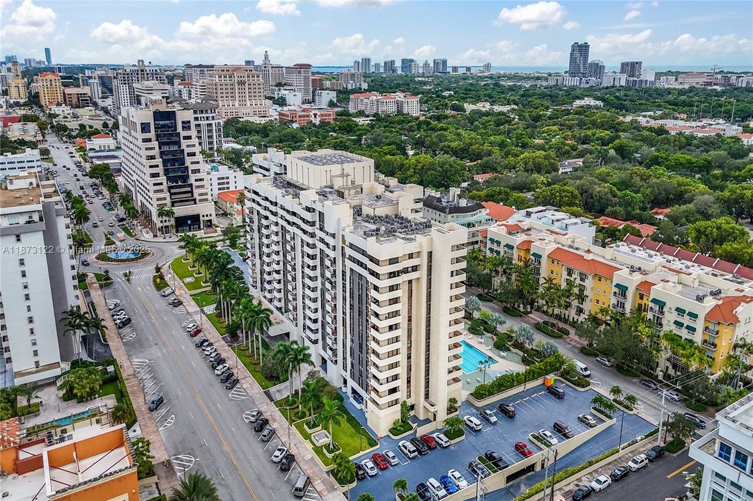 合同活跃: $699,000 (2 贝兹, 2 浴室, 1411 平方英尺)