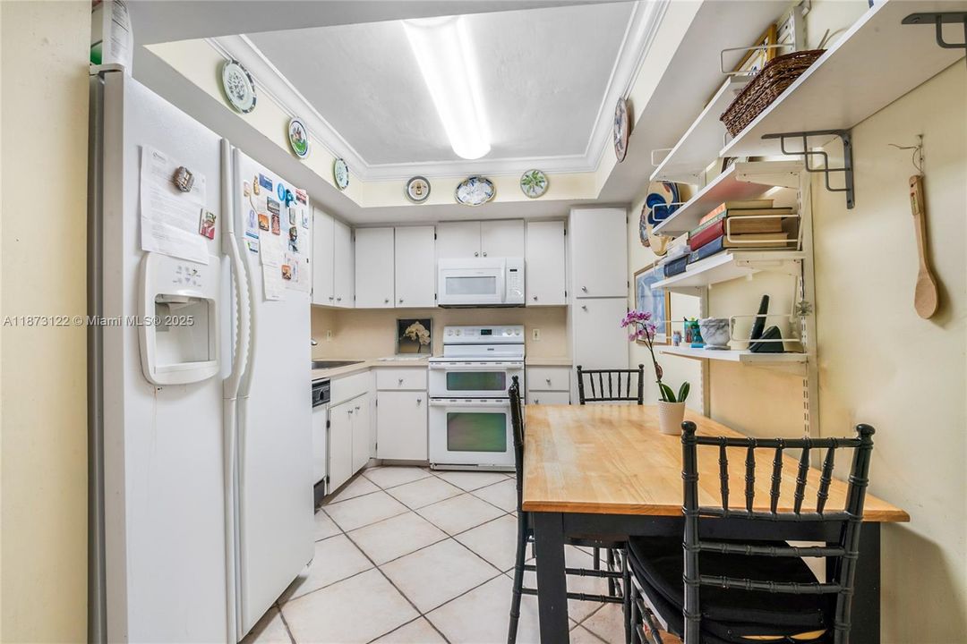 合同活跃: $699,000 (2 贝兹, 2 浴室, 1411 平方英尺)