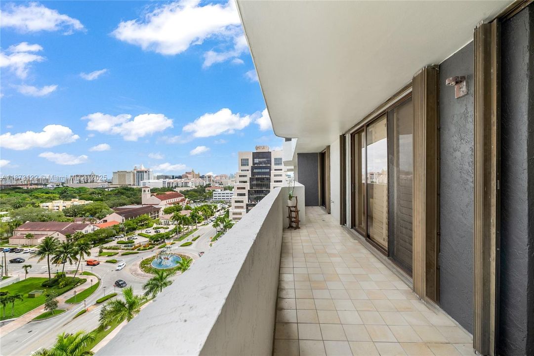 合同活跃: $699,000 (2 贝兹, 2 浴室, 1411 平方英尺)