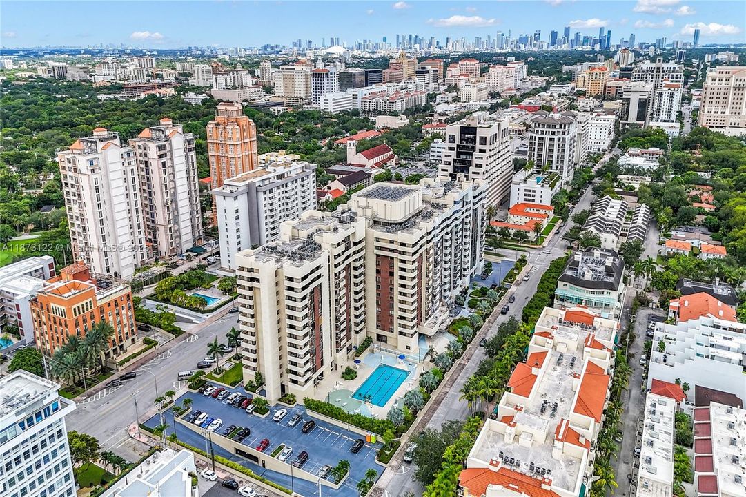 合同活跃: $699,000 (2 贝兹, 2 浴室, 1411 平方英尺)