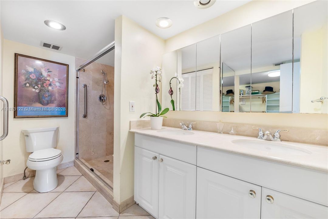 合同活跃: $699,000 (2 贝兹, 2 浴室, 1411 平方英尺)