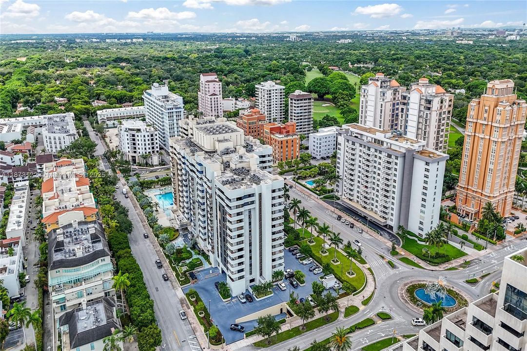 合同活跃: $699,000 (2 贝兹, 2 浴室, 1411 平方英尺)