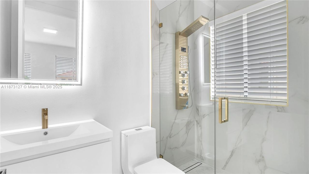 Под контрактом: $5,800 (5 спален, 4 ванн, 3399 Квадратных фут)