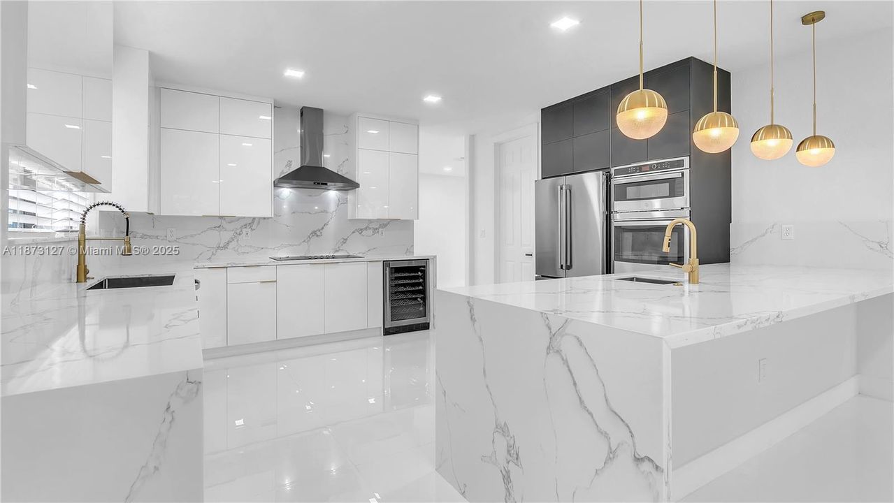 Под контрактом: $5,800 (5 спален, 4 ванн, 3399 Квадратных фут)