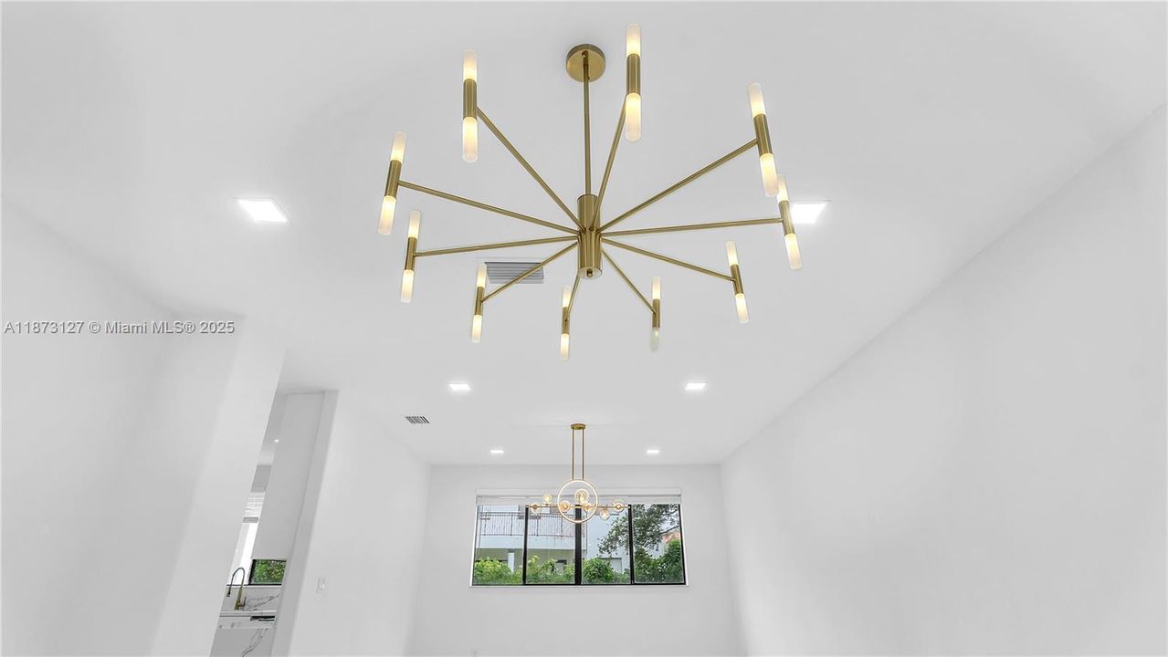 Под контрактом: $5,800 (5 спален, 4 ванн, 3399 Квадратных фут)