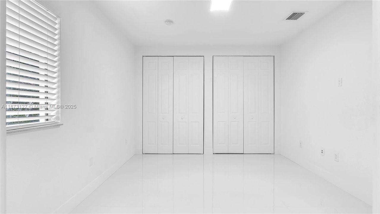 Под контрактом: $5,800 (5 спален, 4 ванн, 3399 Квадратных фут)