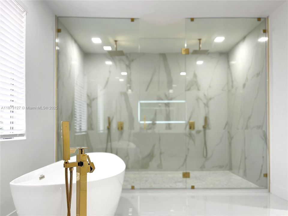 Под контрактом: $5,800 (5 спален, 4 ванн, 3399 Квадратных фут)