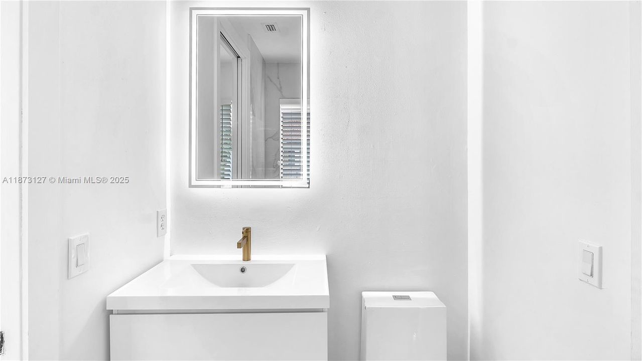 Под контрактом: $5,800 (5 спален, 4 ванн, 3399 Квадратных фут)