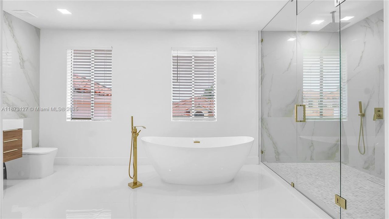 Под контрактом: $5,800 (5 спален, 4 ванн, 3399 Квадратных фут)