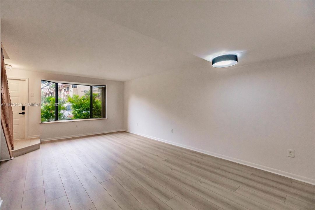 For Sale: $445,000 (2 beds, 1 baths, 1152 Square Feet)