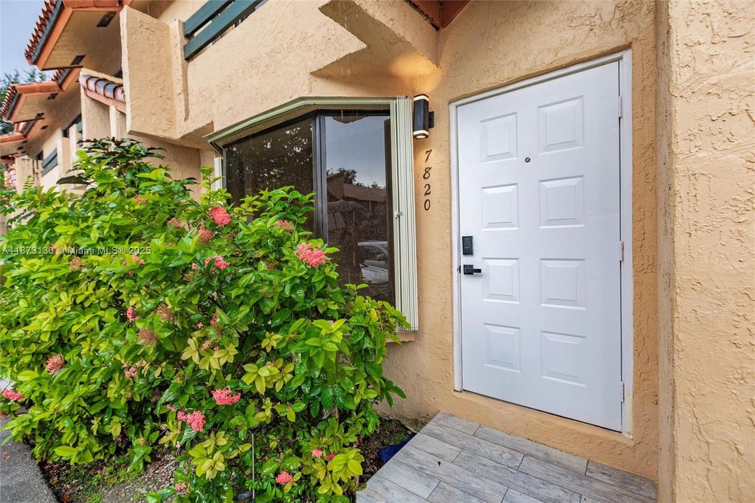 For Sale: $445,000 (2 beds, 1 baths, 1152 Square Feet)