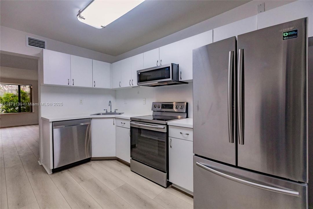 For Sale: $445,000 (2 beds, 1 baths, 1152 Square Feet)