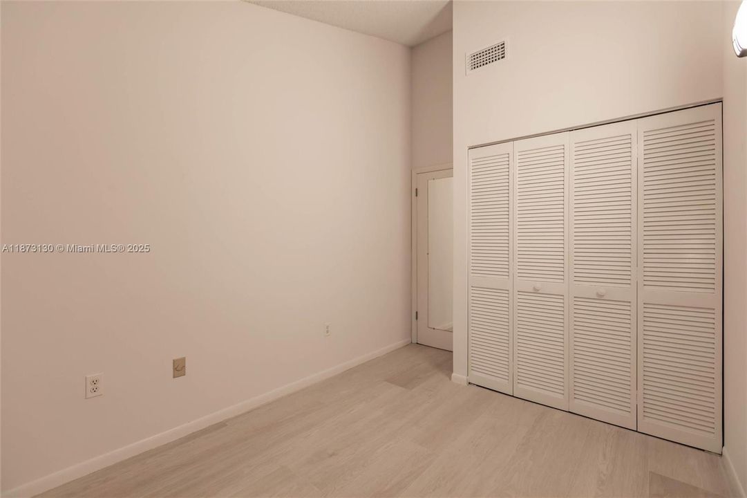 For Sale: $445,000 (2 beds, 1 baths, 1152 Square Feet)