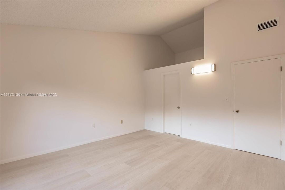 For Sale: $445,000 (2 beds, 1 baths, 1152 Square Feet)