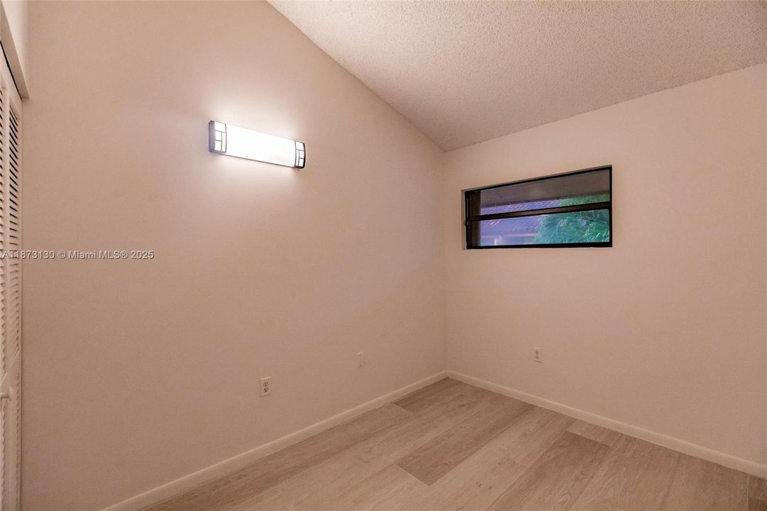 For Sale: $445,000 (2 beds, 1 baths, 1152 Square Feet)