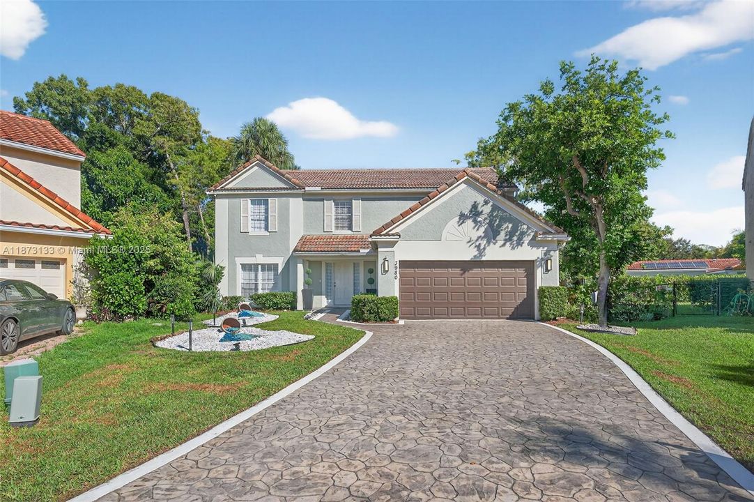 Под контрактом: $720,000 (4 спален, 2 ванн, 2176 Квадратных фут)