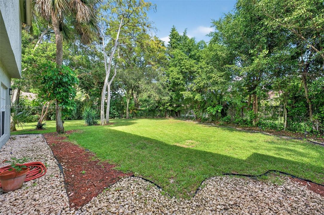 Под контрактом: $720,000 (4 спален, 2 ванн, 2176 Квадратных фут)