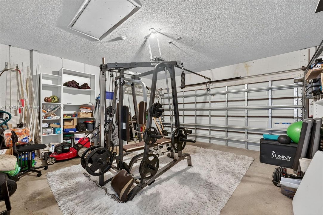 Под контрактом: $720,000 (4 спален, 2 ванн, 2176 Квадратных фут)