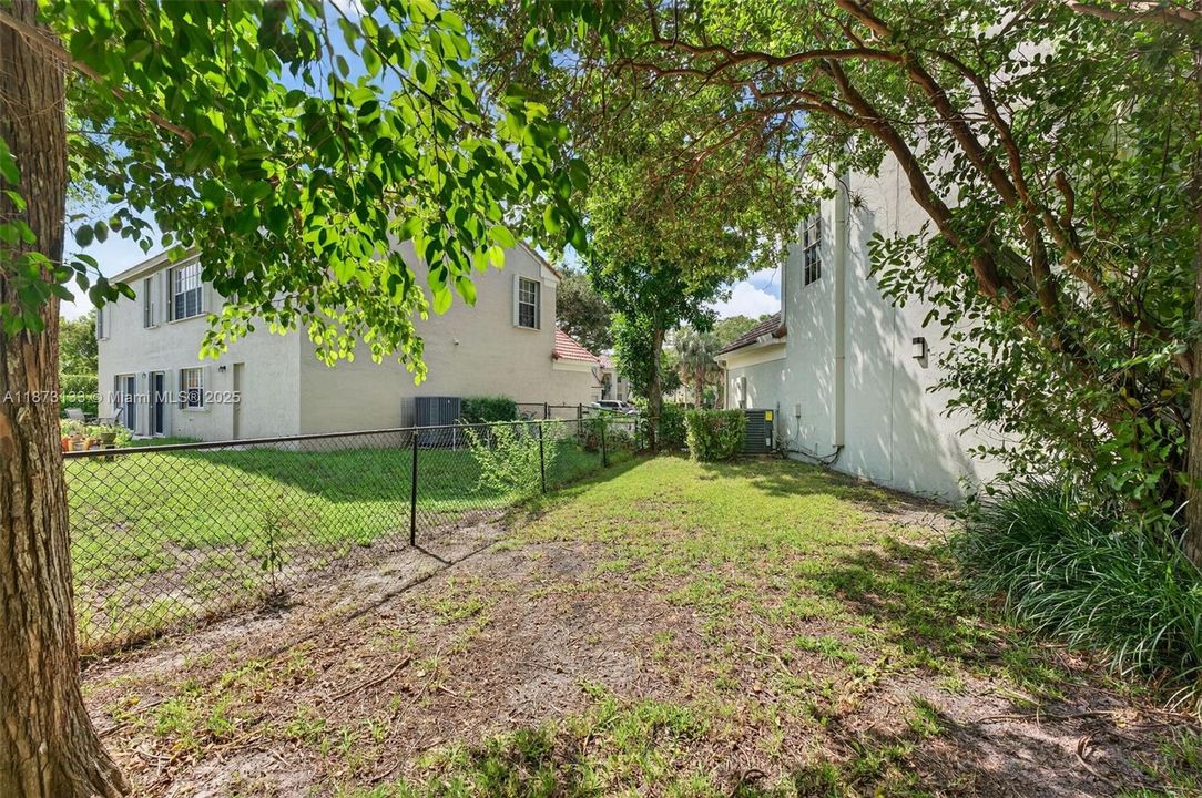 Под контрактом: $720,000 (4 спален, 2 ванн, 2176 Квадратных фут)