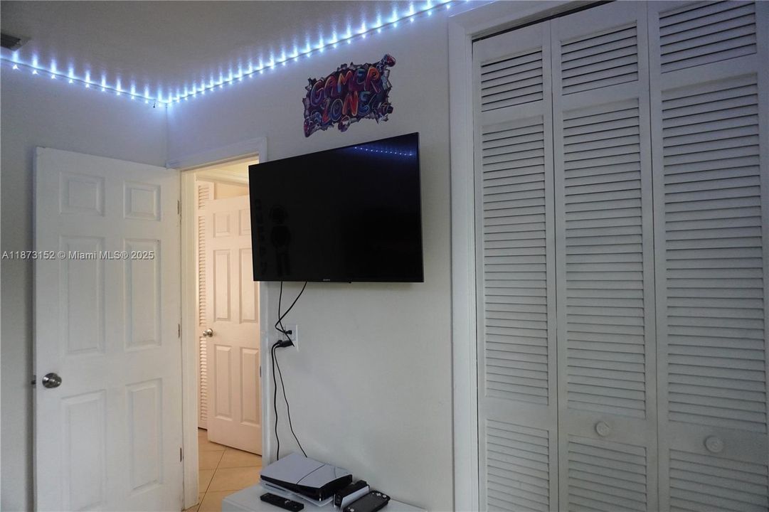 En Venta: $214,900 (2 camas, 1 baños, 822 Pies cuadrados)