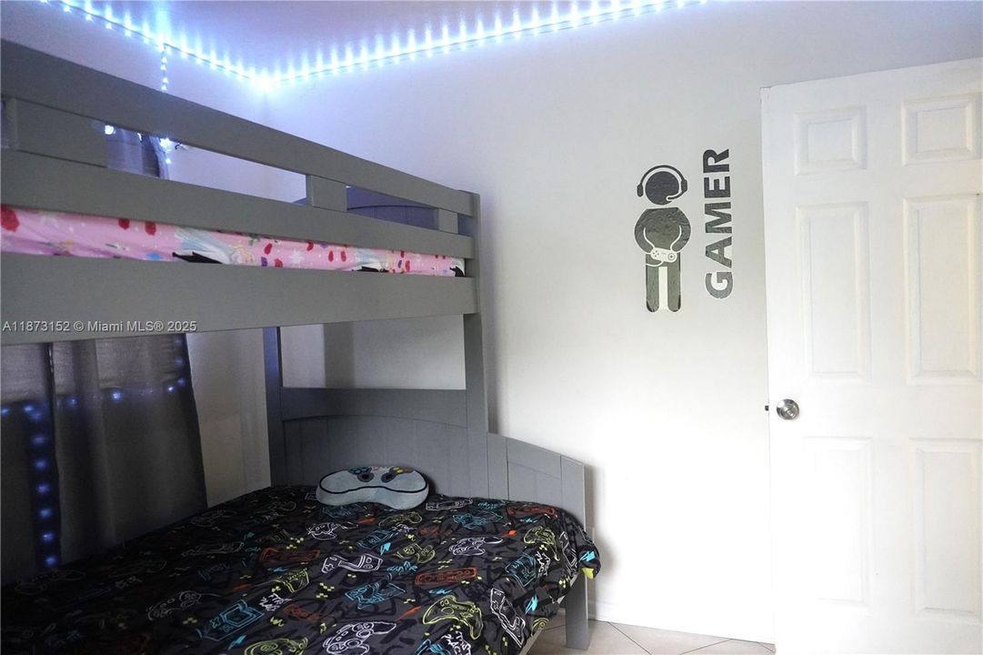 En Venta: $214,900 (2 camas, 1 baños, 822 Pies cuadrados)