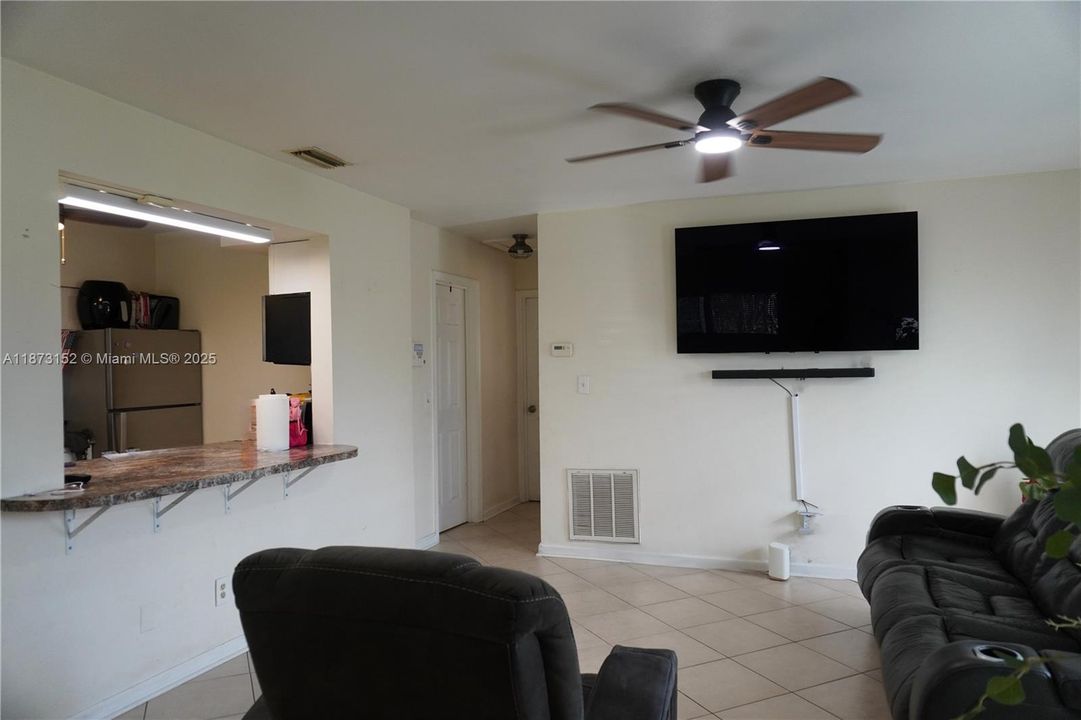 En Venta: $214,900 (2 camas, 1 baños, 822 Pies cuadrados)