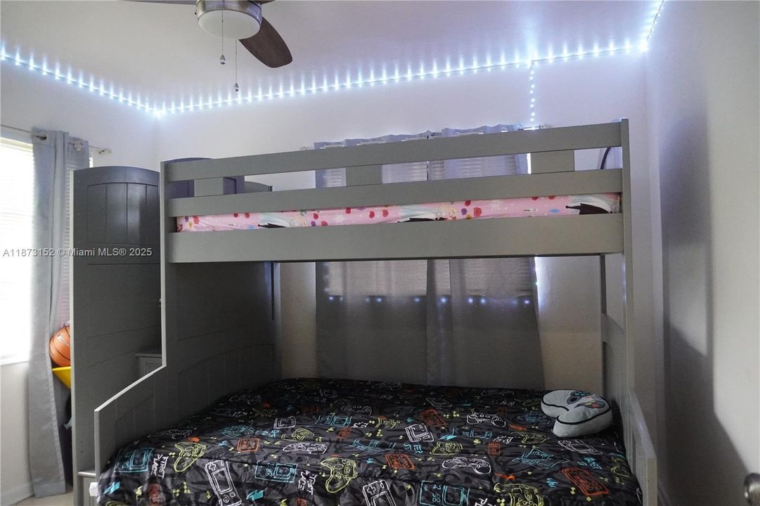 En Venta: $214,900 (2 camas, 1 baños, 822 Pies cuadrados)