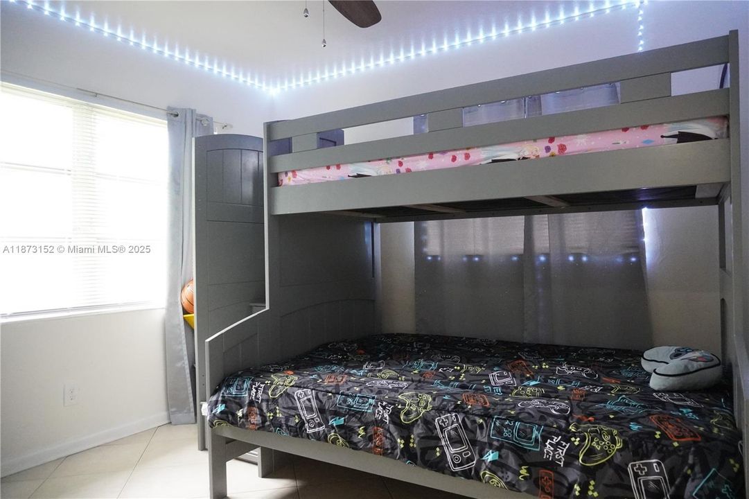 En Venta: $214,900 (2 camas, 1 baños, 822 Pies cuadrados)