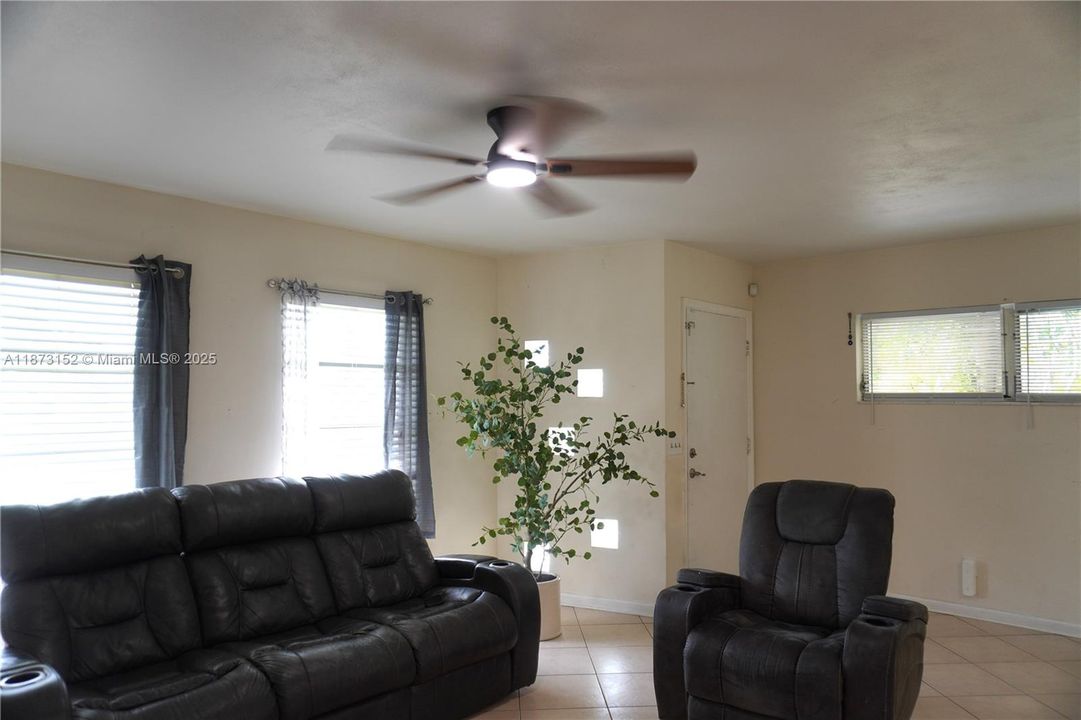 En Venta: $214,900 (2 camas, 1 baños, 822 Pies cuadrados)